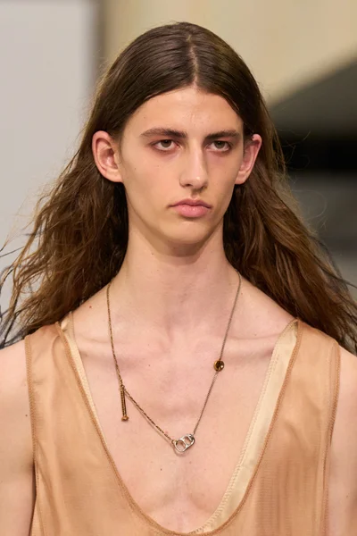 Look 5
